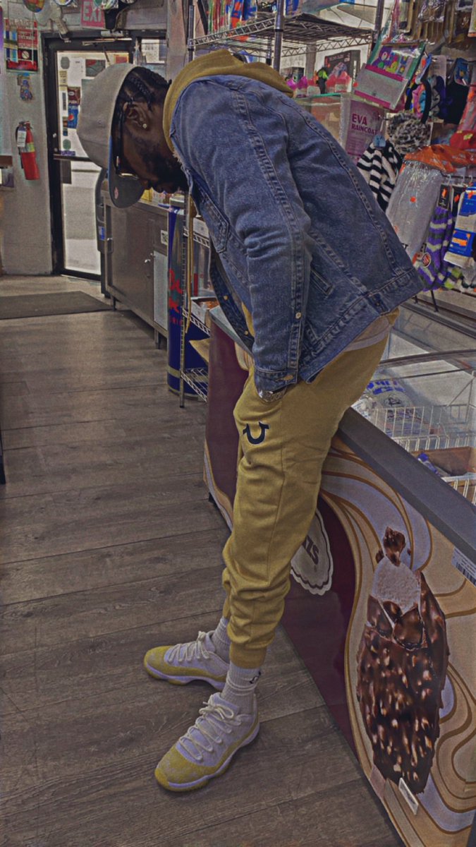 DougieFuego's tweet photo. Blessed Sunday everyone.. I have to stay “True” to my “Religion”…. #FeetPieces #BodegaFlicks #BHMKOTD #BHMKOTD24 Lemonade Snakeskin Jordan 11 Lows. Smooth Sailing on this SuperBowl Sunday. Jean jacket “True” btw. https://t.co/fp13TxOi2h