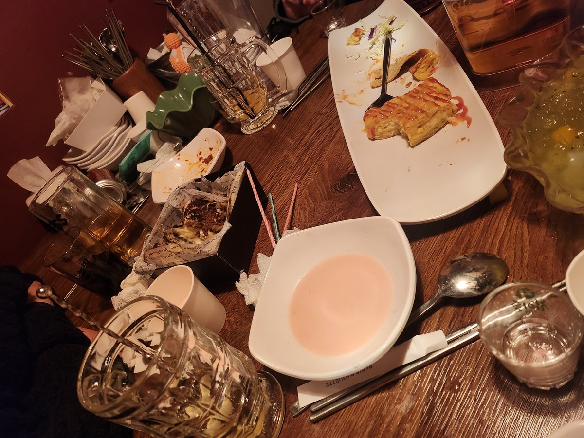 ricericecake320's tweet photo. 현진얘기 첫차뜰때까지 하는 모임.... https://t.co/wtCBwinNpb