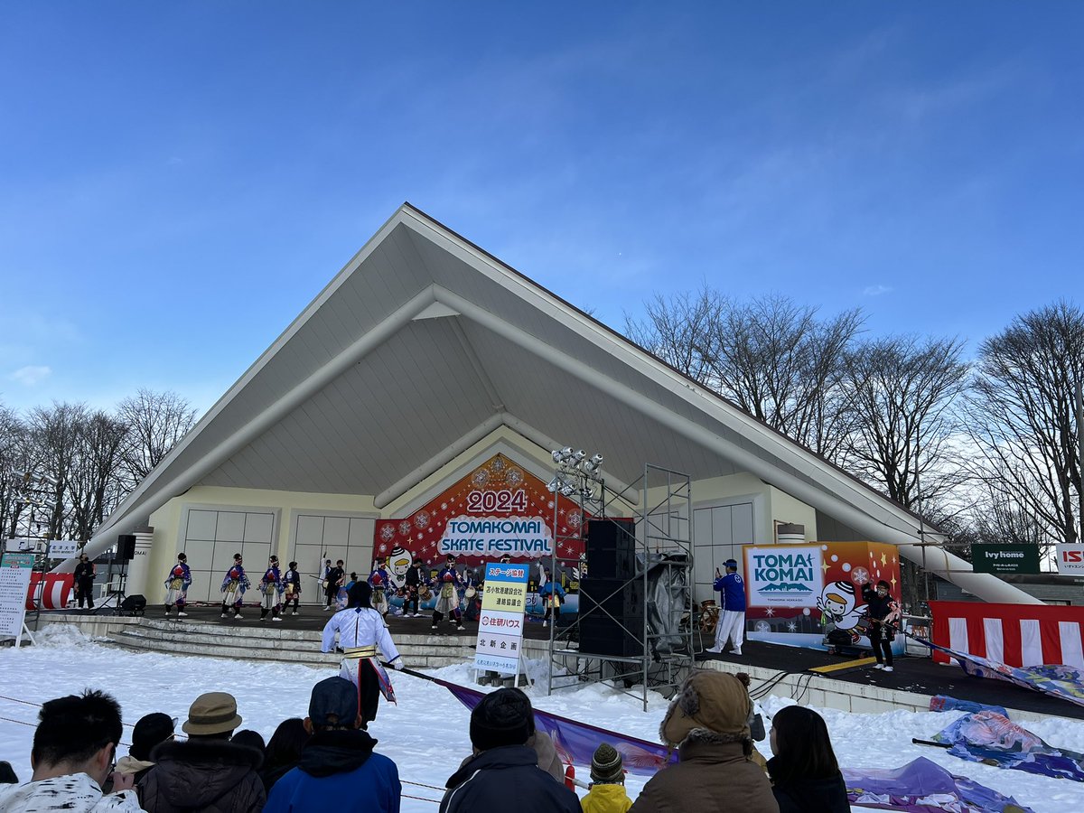 Tora1484's tweet photo. 2/11日
今年も苫小牧遠征！
札幌は大雪だったけど
早起きして、除雪して
参戦！
寒空の下のジンギスカンは
やっぱり最高！
めちゃくちゃ美味い！
また来年も行こう！

#とまこまいスケートまつり2024
#しばれ焼き
#ジンギスカン
#苫小牧 https://t.co/THGXokaIaa