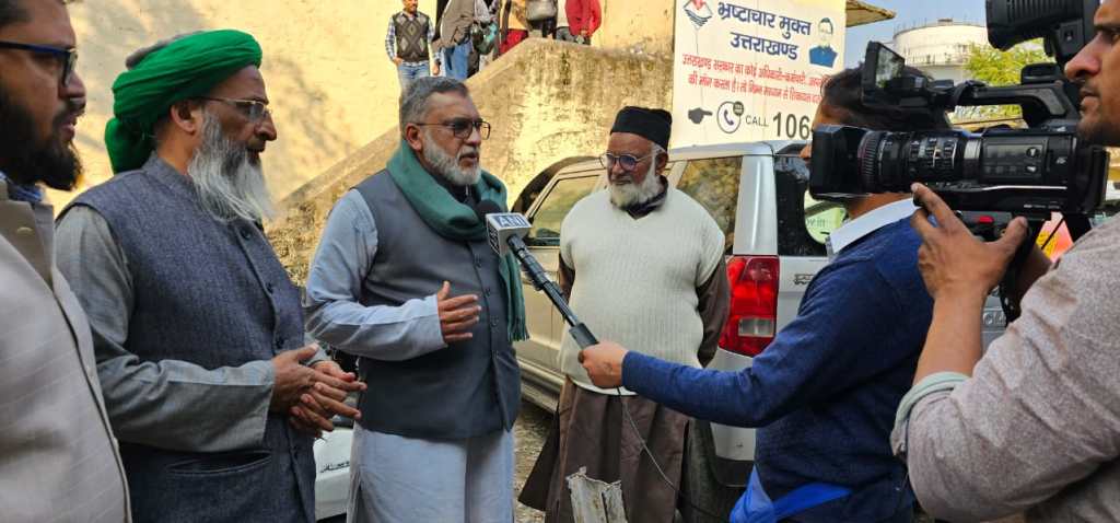 joint delegation of @JIHMarkaz and @JamiatUlama_in visited the violence-affected areas in #Haldwani, Uttarakhand. The delegation met the ‘SDM’ and apprised them of the situation and demanded an immediate end to arbitrary arrests, threats, and harassment of Muslim youth.