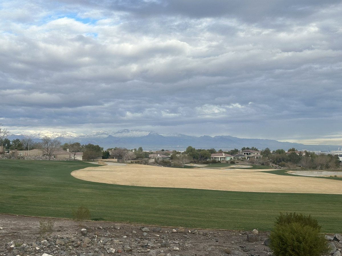 Been enjoying some on and off rain the last 7-10 days.  The warm weather 2 weeks ago started to wake up the bandera fairways but slowed up again as lows dipped back into the 30’s again. #anthemcountryclublv #nonoverseededfairways #vegasgolf #blackmountain #gcsaa