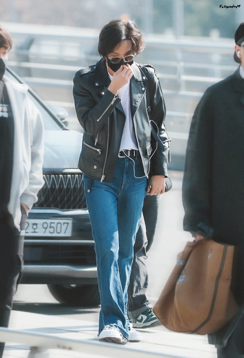 FullSunDay_66's tweet photo. ⸒⸒ෆ🎺👖ෆ⸒⸒
#해찬 #HAECHAN https://t.co/A5B2XexibS