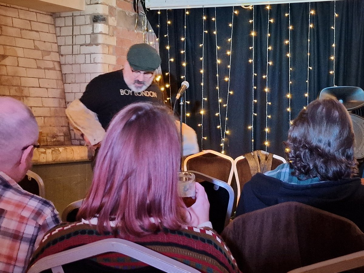 No @LeicsComedyFest shows at the pub today. 

So we're out,  and our first two shows are @IamRichWilson & @jennybsides 

What a brilliant start. 
Both laugh out loud, funny, and super appreciate audiences