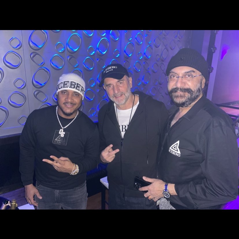 DJQUICKSILVA's tweet photo. Salute the owners of ICEBERG flying from Italy to the USA to meet with your boy to discuss helping with their marketing/rebranding campaign.hints why you saw it on #LAMDC last night ๐ Be sure to shop https://t.co/fiPB5cVbCg & locally @dazzleDMV
Tell them #QuickSilvaSentMe https://t.co/W8IuJVH1Y0