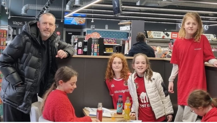 Great morning of football at @FCLudlowJuniors, finished off with a trip Greggs. Thank you @markwil147 for saying hello to the girls.