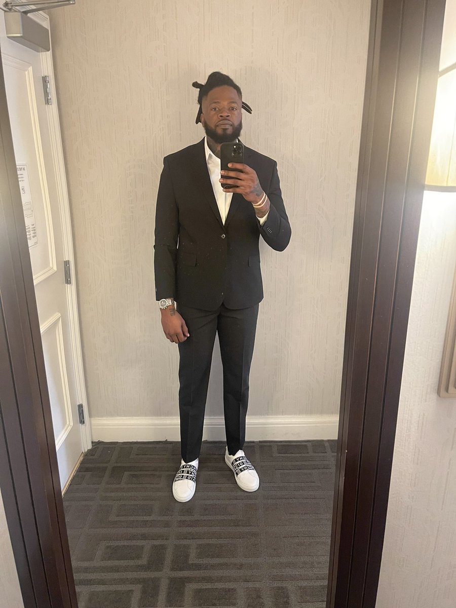 PopeSlim's tweet photo. #NFLHonors #Vegas https://t.co/kurRsYnCsZ