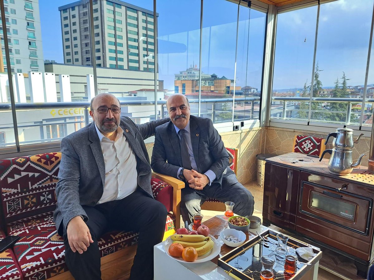 Baba dostumuz, kıymetli yol arkadaşım, ağabeyim iş insanı Hayrettin Karakaya'yı iş yerinde ziyaret ettik. 

Sıcak, samimi karşılaması için teşekkür ediyorum.