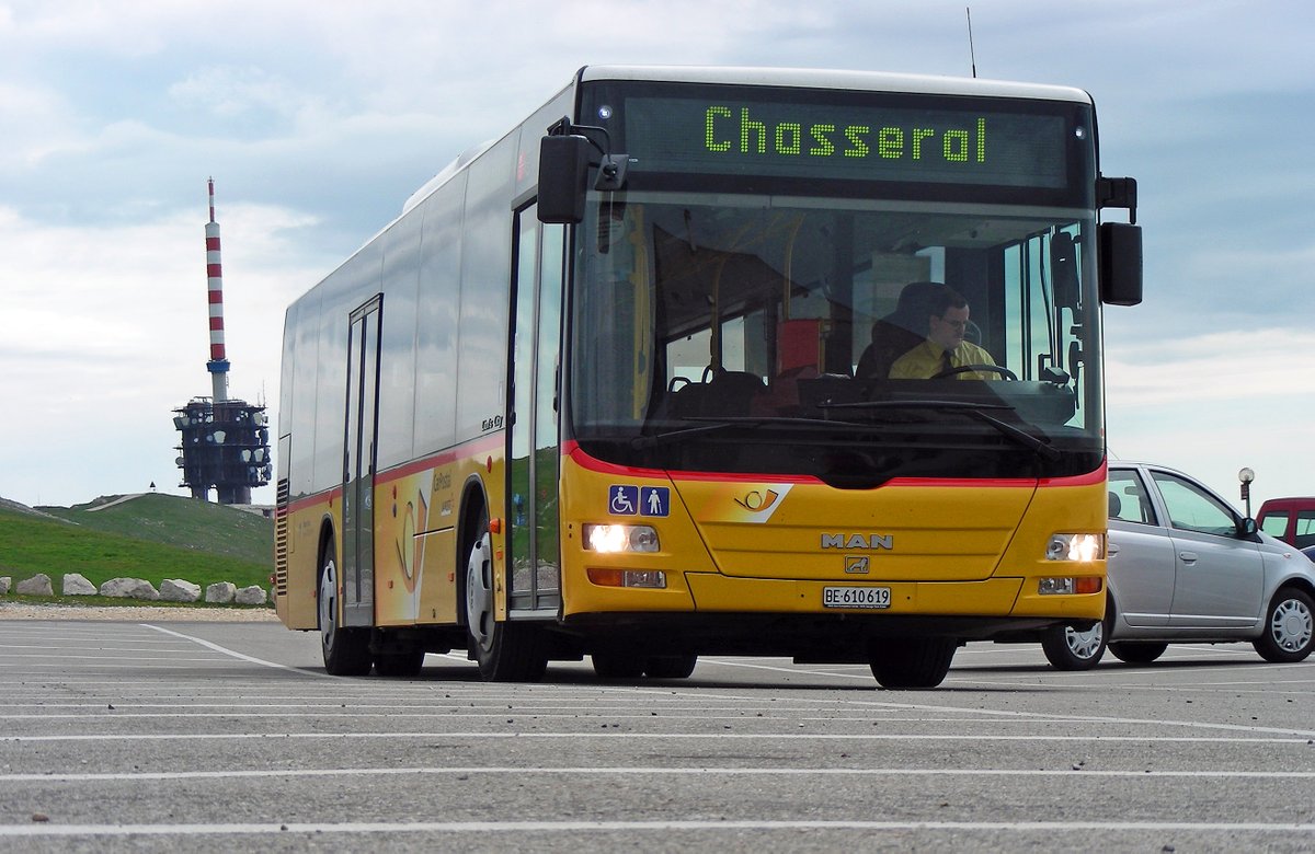 Monter au #Chasseral en bus a convaincu l'an dernier ! 🚍🏔️

Les lignes permettant d'accéder au sommet ont connu une bonne fréquentation en 2023, et continuent d'être soutenues par les communes avoisinantes.
#parcchasseral #parcssuisses #transportspublics