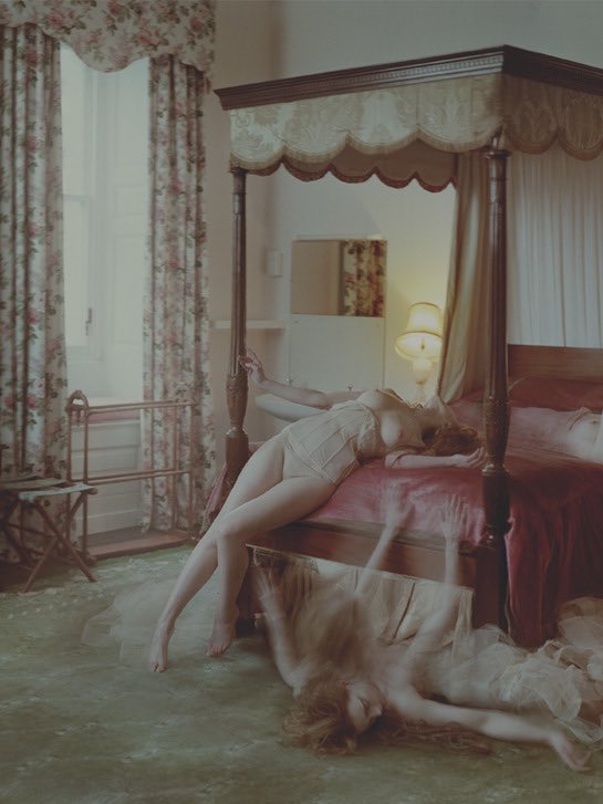 girlambs's tweet photo. Guinevere van seenus “dreaming of another world” by Tim Walker for Vogue Italia (2011) https://t.co/3H5ArohR6s