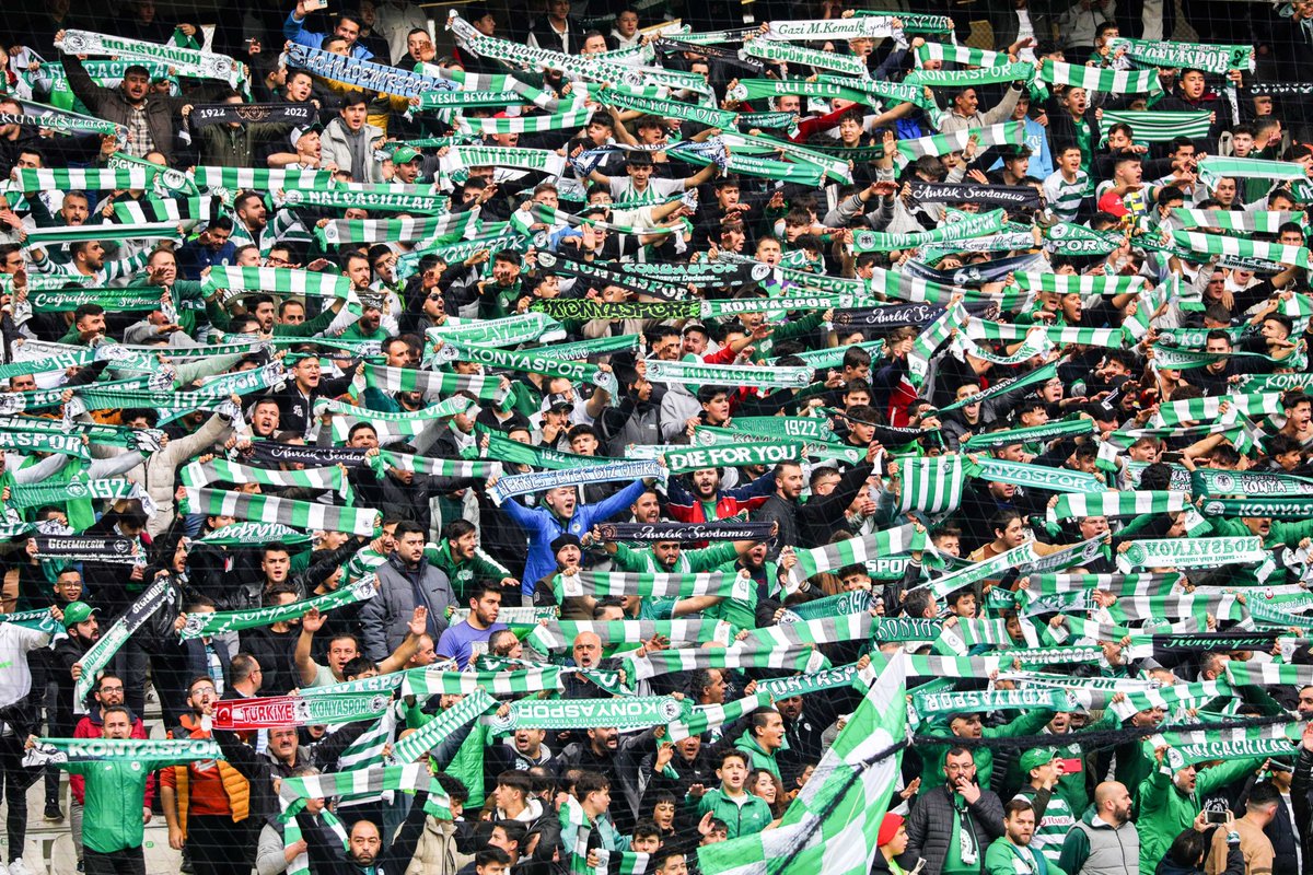 konyaspor's tweet photo. Sen varsan daha güçlüyüz... 🫵

Teşekkürler Büyük Konyaspor Taraftarı... 💚🤍 https://t.co/lu23EzOqB1