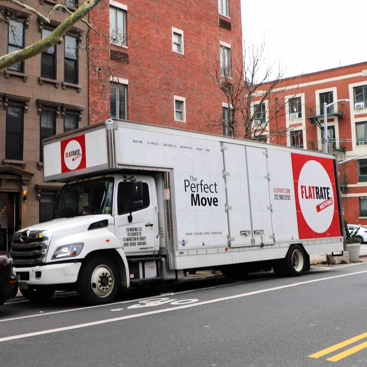 Embark on a seamless long-distance journey with FlatRate. Guaranteed arrival times, quality packing materials, and nationwide offices ensure a stress-free moving experience.

#longdistancemoving #flatratemoving #movingmadeeasy #professionalpacking