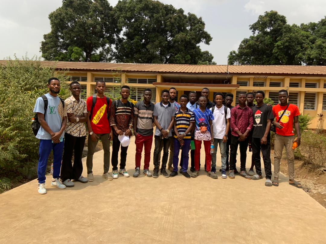 superlagge003's tweet photo. Meet a cross section of #MOBA-#COMAHS chapter. As usual as we always did annually, a cross section of members converged at the Kossoh town campus to Welcome new students and as well transition power to our new president Dr. Abubakar Aruna Kamara.
@KamathorSesay
@MOBA_1964 https://t.co/vC3DOxvipT