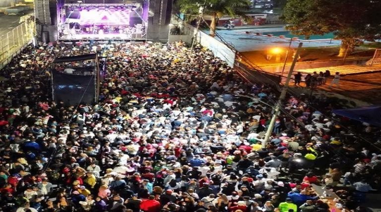 Caracas retumba con asistencia masiva en Catia
lc.cx/Md37oj
#VenezuelaAvanzaFelíz
