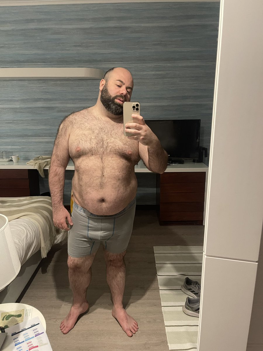 canadianbearxxx's tweet photo. Hello gays! I am back 😈

Repost if u wanna see more belly 🐻 https://t.co/JW7mBeardG
