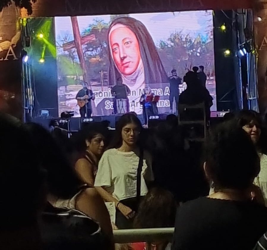 ORGULLO SANTIAGUEÑO Y ARGENTINO!

La Canonización de Mamantula por el Papa Francisco, convirtiéndola en la Primera Santa Argentina, nos llena de orgullo!

 Mamantula fue una mujer disrruptiva para su época, y valiente que se opuso a las adversidades por su Fe y amor a Dios, y a