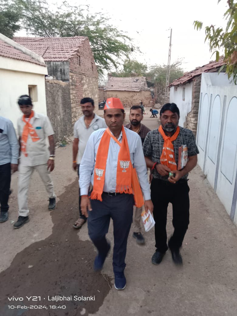 VasdadiyaArvind's tweet photo. ગાવ ચલો અભિયાન અંતર્ગત, મોરબી તાલુકા ના પાનેલી ગામે મતદારો સાથે સંવાદ યોજાયો https://t.co/lsOjTFotlp