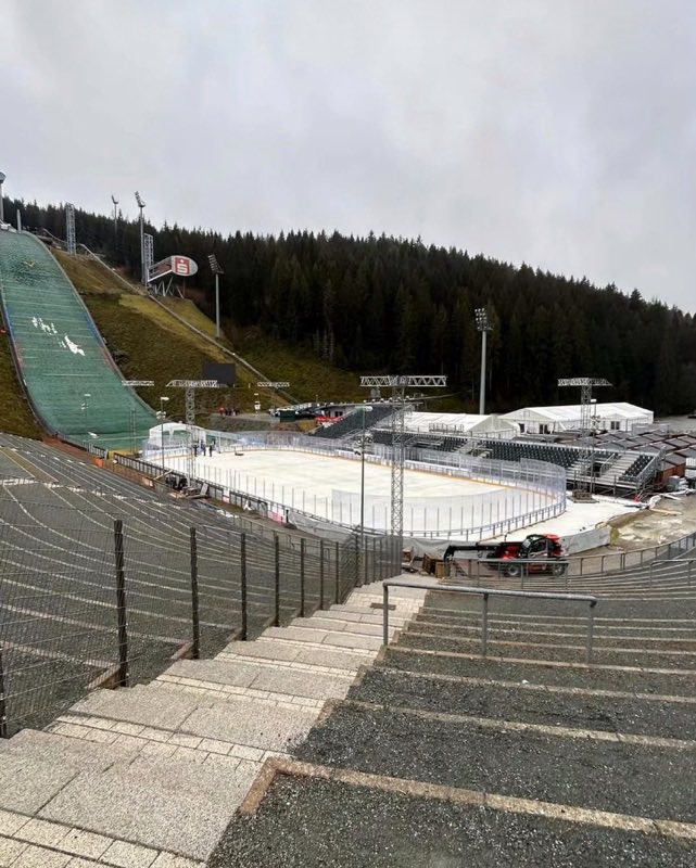 ⏳🧊
#klingenthal #hockeyoutdoortriple @telhcz