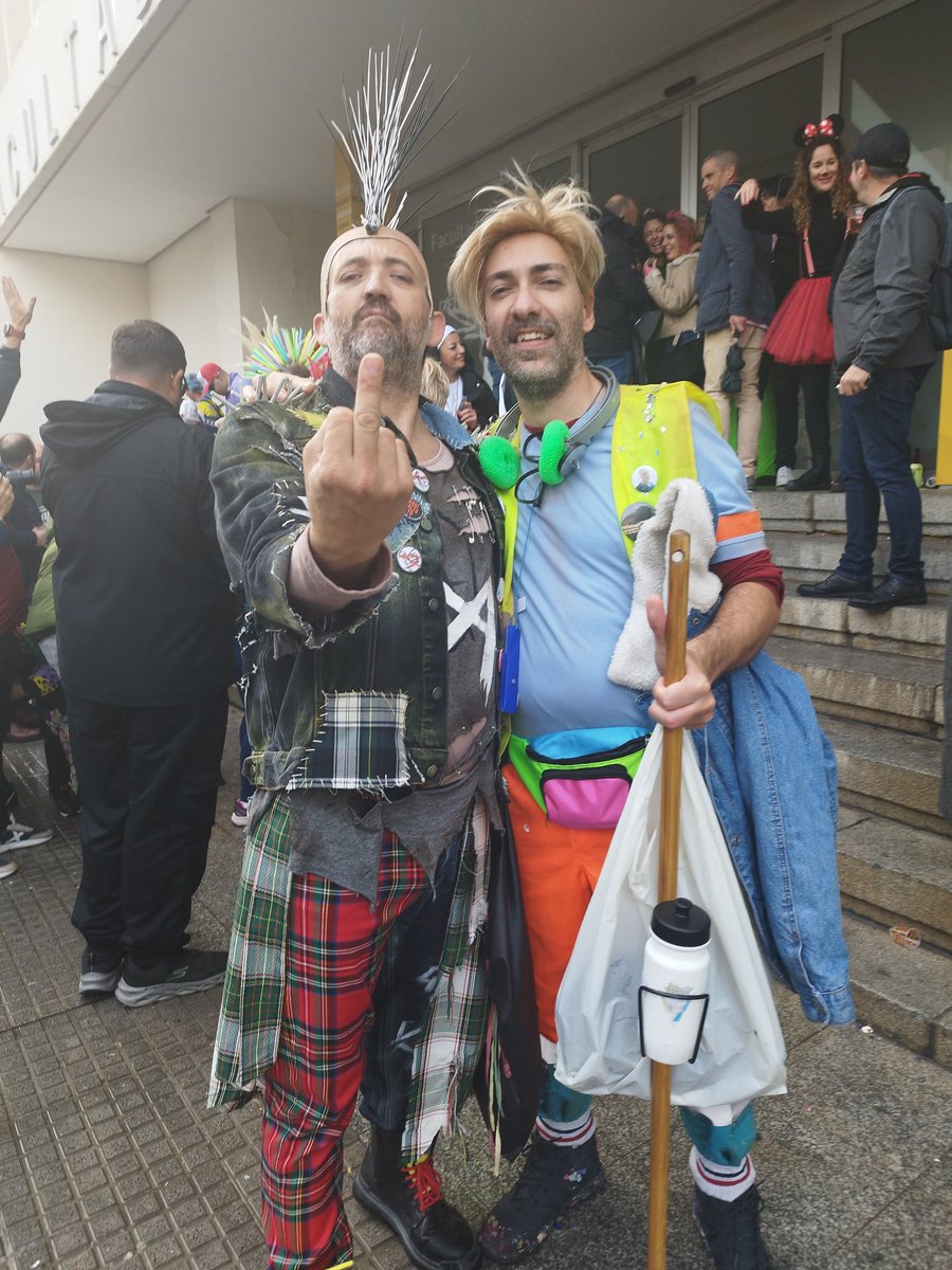 Grandísimo ratazo con el <a href="/gagodecadi/">🏳️‍🌈Ángel Gago 🏳️‍🌈✊🏻🇵🇸✊🏻</a> y la chirigota de los <a href="/lachiripibes/">La Chirigota de los Pibes</a>