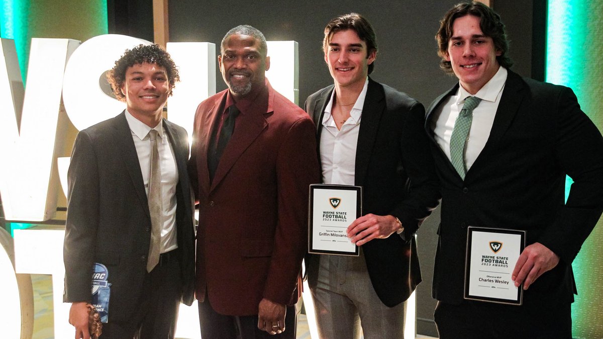 #WarriorFB: The football team held its 2023 awards banquet on Saturday afternoon .  Head coach Tyrone Wheatley announced several individual team honors for his first season with the Warriors. tinyurl.com/4eztx3b9 #REPthe313