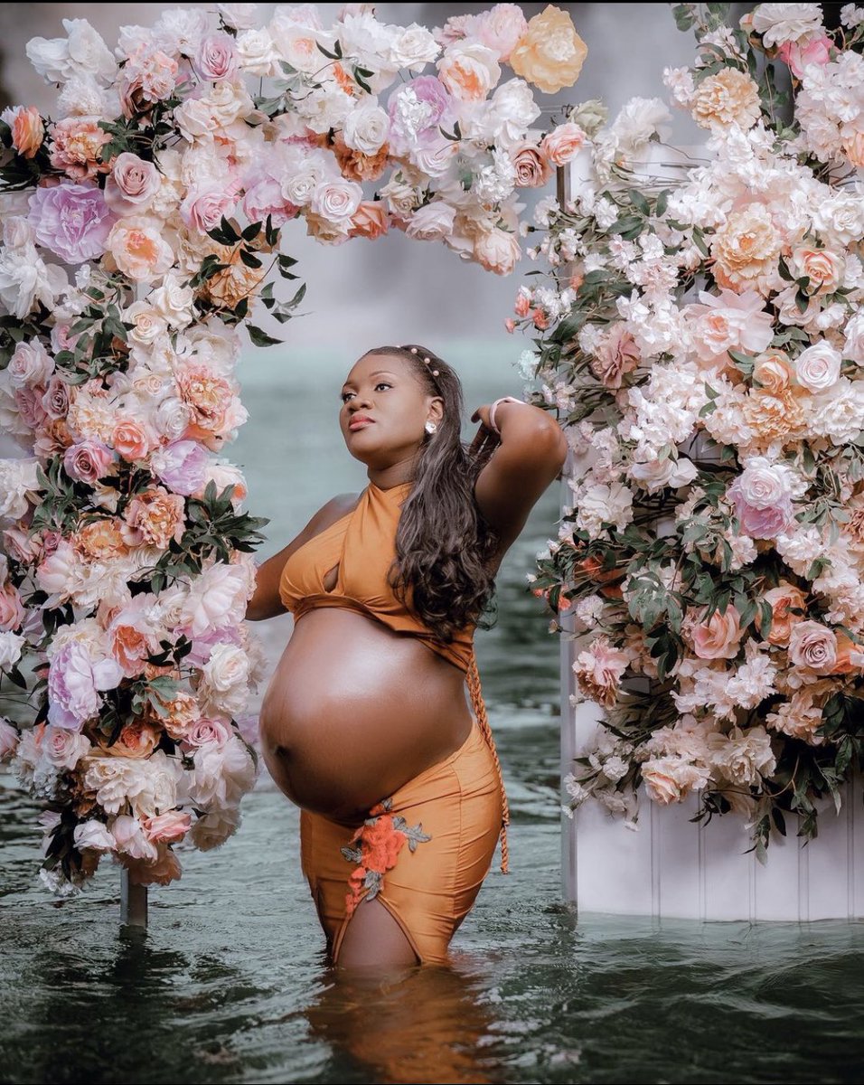 kens_Shot's tweet photo. Baby bumps are on book us out https://t.co/S9LyjpwCCS