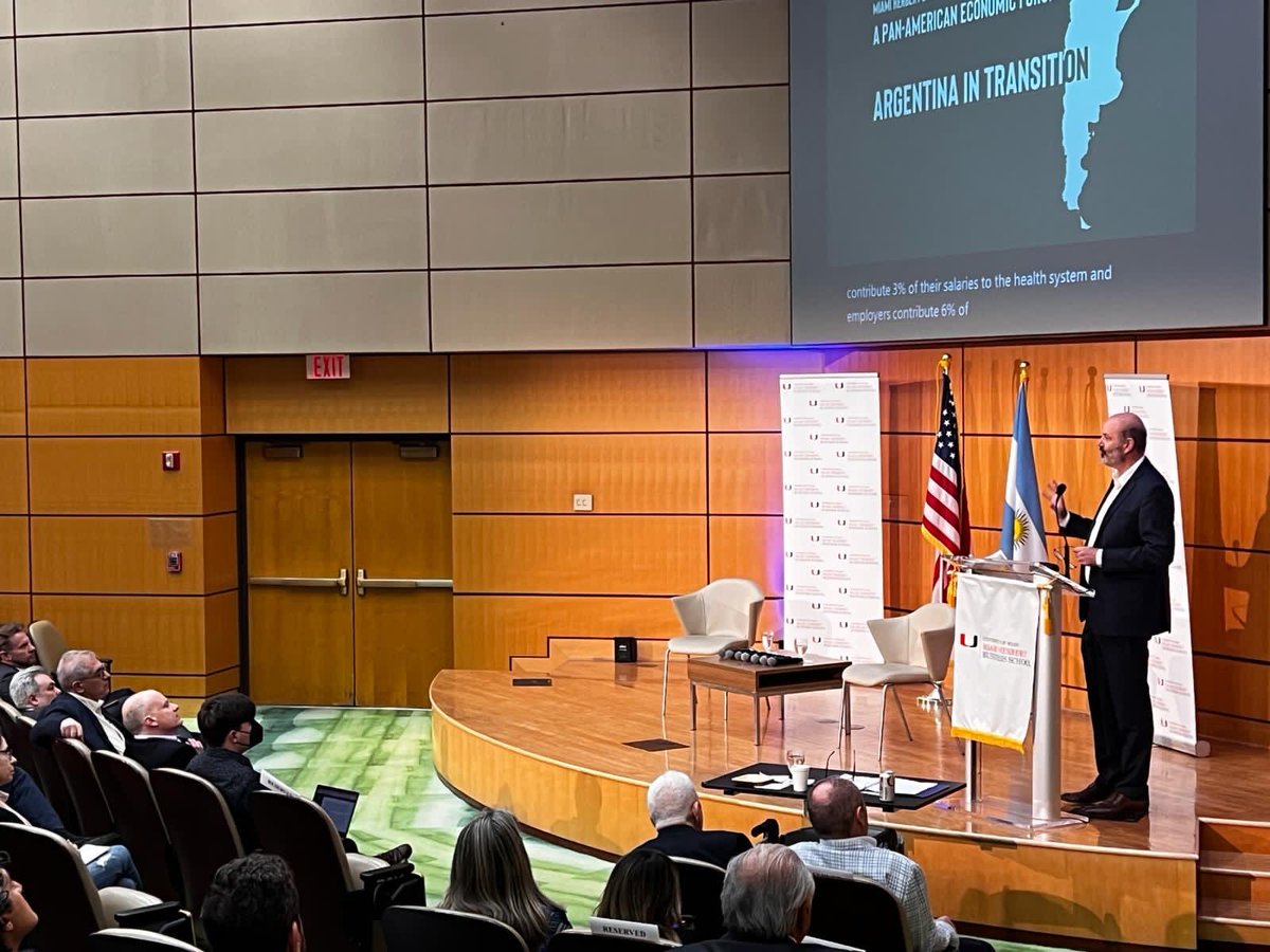 Mi presentación (en español) en el seminario Argentina in Transition de la Universidad de Miami. Estrategia, implementación y enseñanzas de los dos primeros meses de la presidencia de <a href="/JMilei/">Javier Milei</a>. youtu.be/qrDlGRvMStk?si… vía <a href="/YouTube/">YouTube</a>