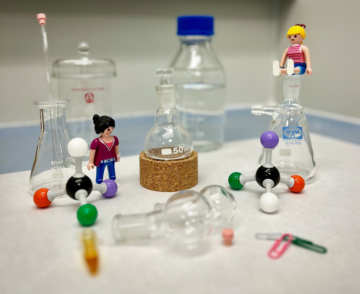 🌟Celebrating the #InternationalDayofWomenandGirlsinScience in our #chemistry lab! ⚛️ 🧪@CanalUGR @ffarmaciaUGR @NanoChemBio #WomenInScience #WomenInSTEM