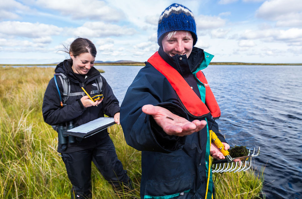 It’s International Day of Women & Girls in Science!🧬 @WWTWorldwide I get to work with some great female scientists every day! Including @alexnicolharper, @hjrobson2, @cateden91, @sarseivad, @MackayAbi #IDWGIS @WomenScienceDay