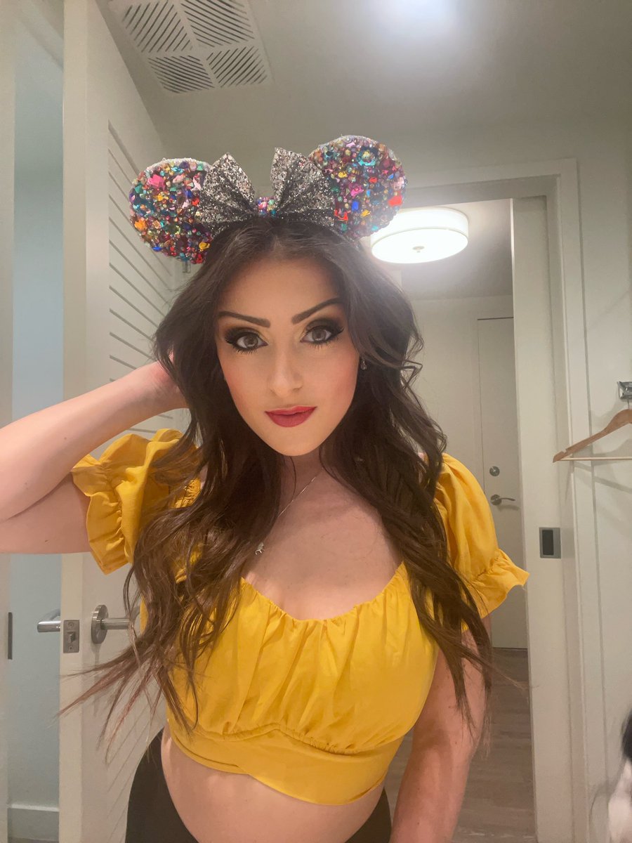 Victoriousxx3's tweet image. Hey everyone!! Got a lot of new followers on here so wanted to say Hi! ☺️
I mostly post on my Instagram accounts though, my main is victoriousxx3 and my new Disney/Orlando Instagram I will be starting for the move is apples2orange
Shoot me a follow if ya want 🥰💓