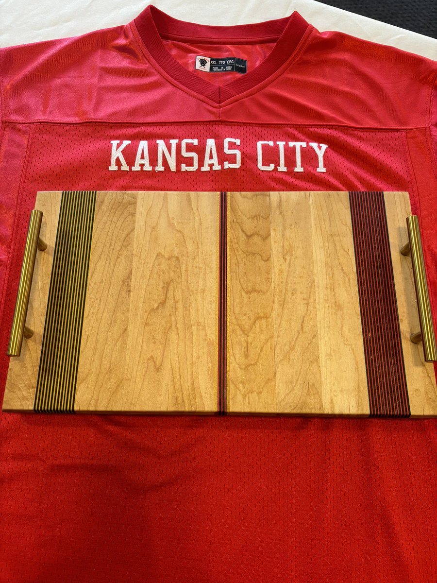 trudy_sheldon's tweet photo. Let’s go Chiefs!! We made a custom made serving tray with Chief’s colors. #Chiefs #AFCChamps #SuperBowl2024 #RedNation #Swifties #Kelce https://t.co/bvWqXXLeoW