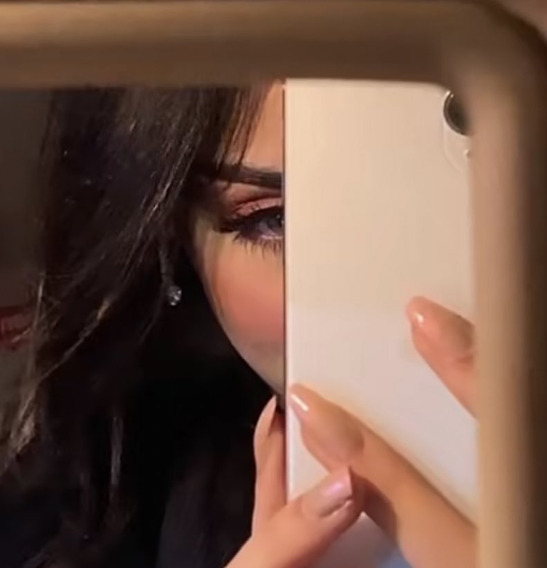 ادفع نص ثروتي للي يجيب لي اسم بنت

 بحرف (ق) غير قمر !؟🤔😂💔