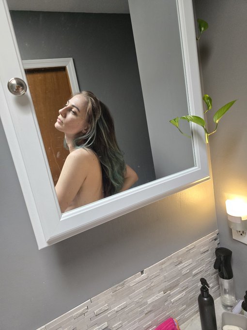 Hair and plant both growing like mad https://t.co/5GQfTU558H<a href="/tag/skinny"class="tags"><span>#skinny</span></a><a href="/tag/glasses"class="tags"><span>#glasses</span></a><a href="/tag/smallbreast"class="tags"><span>#smallbreast</span></a>