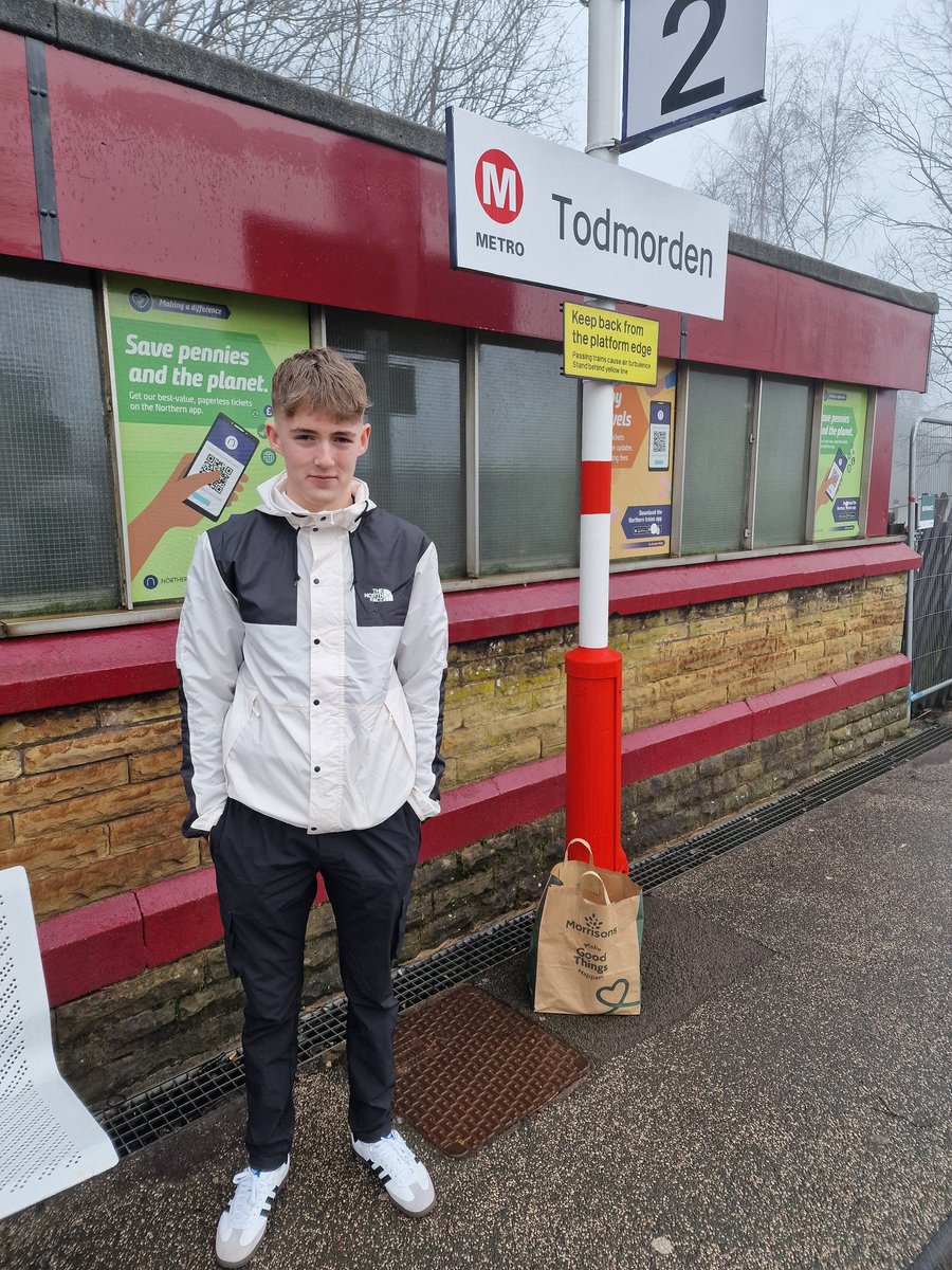 Jazzykecks10's tweet photo. Forest away in pictures @MattyWelch2
#17goingunder
#NUFC
🖤🤍🖤🤍🖤🤍🍻🍻🍻⚽️⚽️ https://t.co/epl43upZvQ