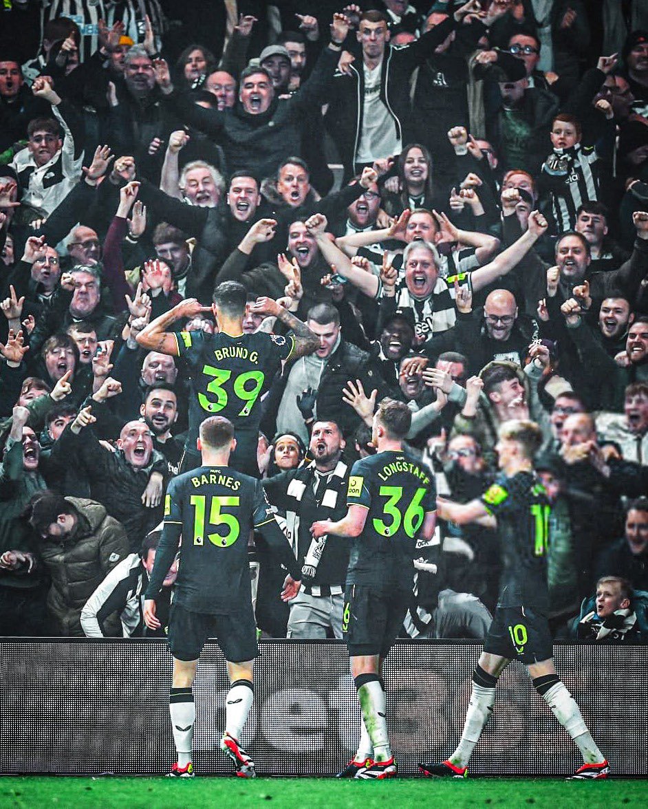 Jazzykecks10's tweet photo. Forest away in pictures @MattyWelch2
#17goingunder
#NUFC
🖤🤍🖤🤍🖤🤍🍻🍻🍻⚽️⚽️ https://t.co/epl43upZvQ