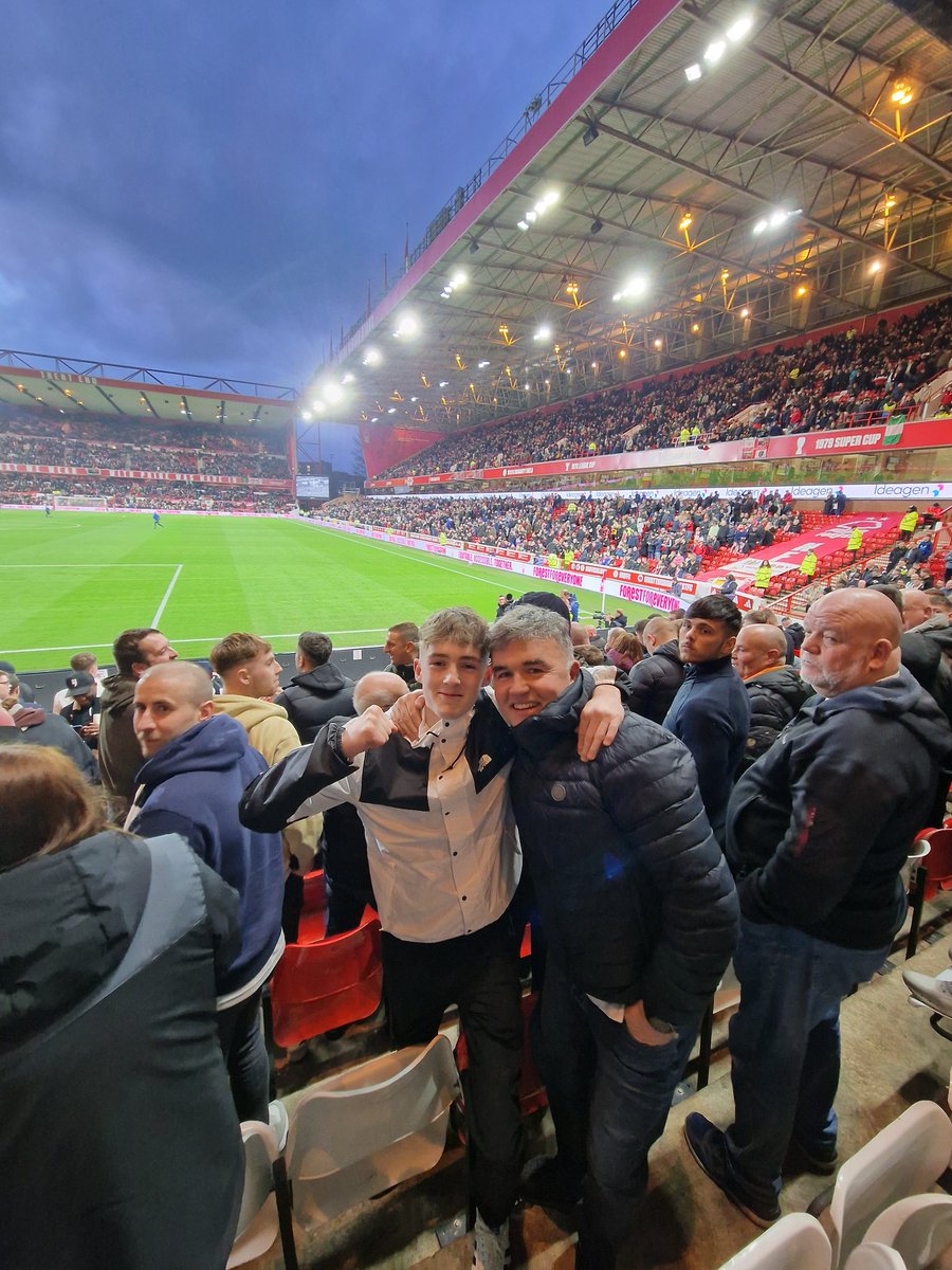 Jazzykecks10's tweet photo. Forest away in pictures @MattyWelch2
#17goingunder
#NUFC
🖤🤍🖤🤍🖤🤍🍻🍻🍻⚽️⚽️ https://t.co/epl43upZvQ