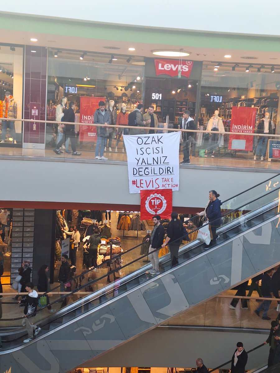 TipIstanbul's tweet photo. Türkiye İşçi Partisi, Marmara Park AVM'den sesleniyor. Özak işçisi yalnız değildir! #LevisTakeAction https://t.co/MkdxgNmWUz