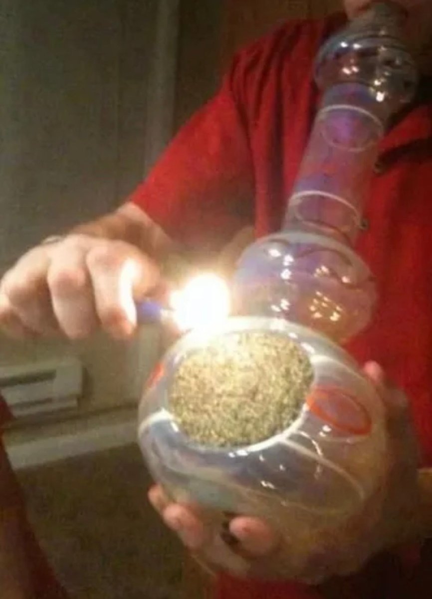 WeedPorns's tweet photo. Smoking that super bowl https://t.co/OCNCYWpZA9