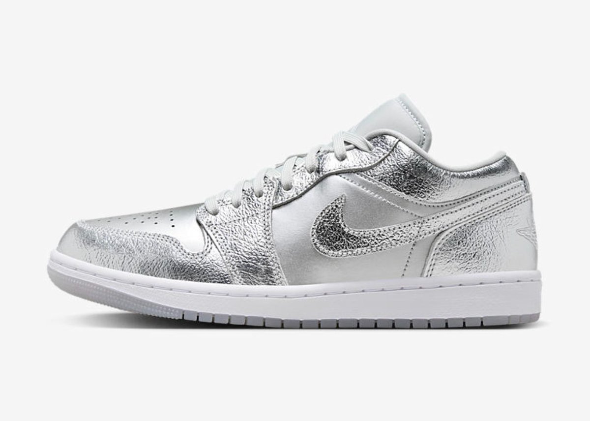 sneakerhuddle's tweet image. Ad: Women's Air Jordan 1 Low SE 'Metallic Silver'

sovrn.co/9rmo9r7