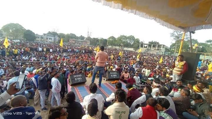 RKMahto9939's tweet image. सारठ विधानसभा के चितरा स्टेडियम में JBKSS का जन आशीर्वाद सभा, उमड़ा जनसैलाब...
#JBKSS #devghar #Sarath #jairammahto