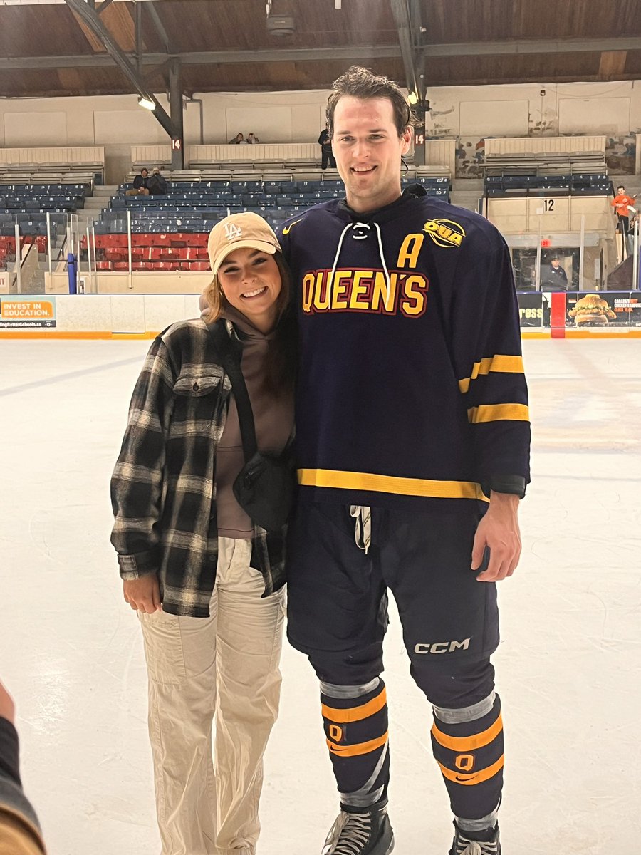 LaurPatts's tweet photo. About last night…nice win for the last regular season OUA game for our @j_paquette6.  We met Les Paquettes in the minors, became family in The OHL and now find ourselves in Jack’s last year with @queensmhockey and the amazing coaching skills of @gibby7272 #hockeyfamilies https://t.co/zZcSaujlhe