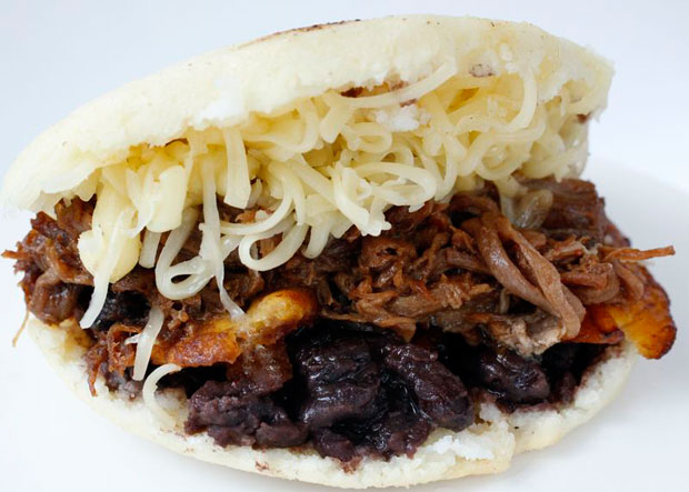 Lo mejor de Venezuela no son sus playas, ni sus mujeres, ni su clima, ni su gente.

Lo mejor de Venezuela, es la Arepa.