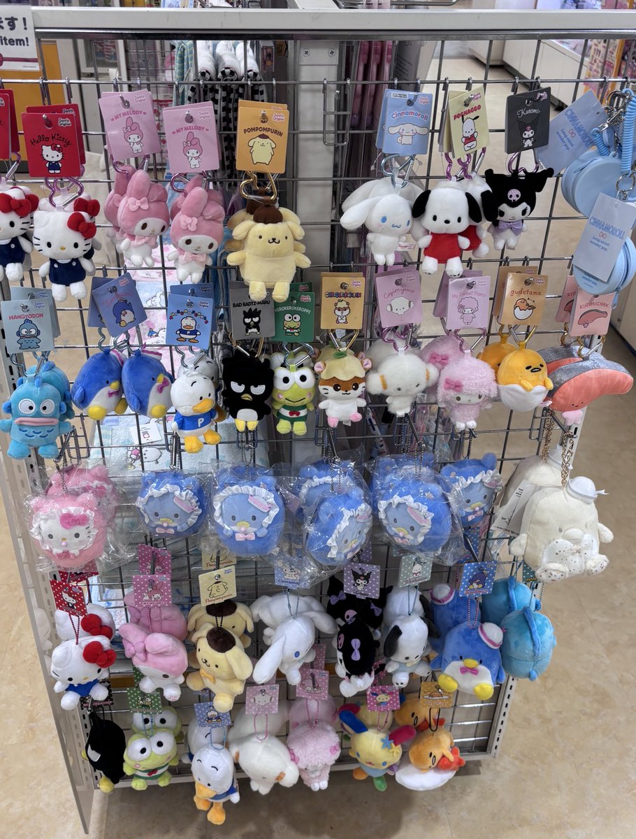 hynbnk's tweet photo. 👀🫶🏻🎀 มีใครสนใจสินค้า sanrio จากญี่ปุ่นไหมคะ จะมีพวก poca holder / id holder / พวงกุญแจ เครื่องเขียน คือของน่ารักๆเยอะมากกกกก ถ้ามีคนสนใจหลายคน พรุ่งนี้เพื่อนจะไปดูราคาแต่ละชิ้นมาให้คับ ของจะได้ช่วงต้นมีนาค่ะ https://t.co/j0Pgryj2lw