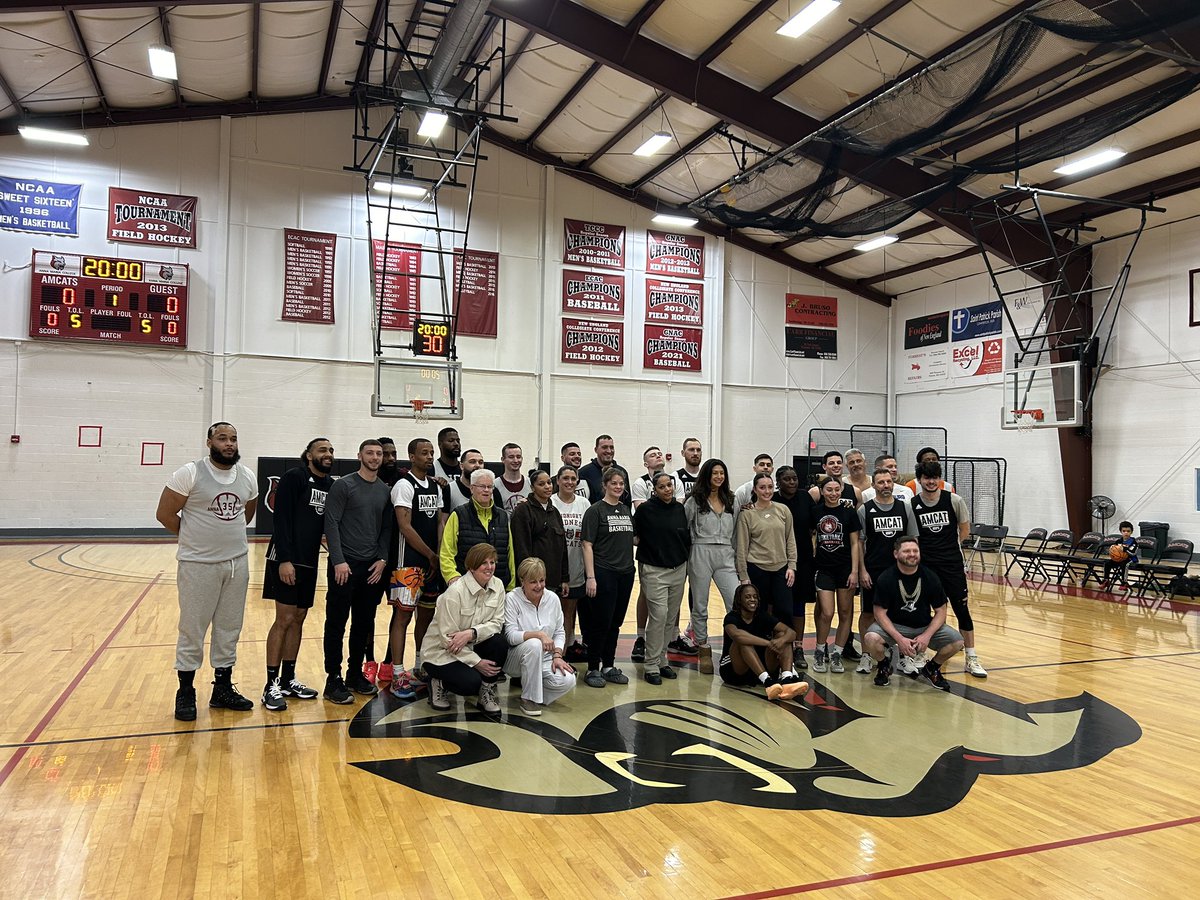 RivierUnivAD's tweet photo. It was great to have our men’s and women’s basketball @goannamaria @goAMCATS alumni back on campus yesterday! #GoAMCATS #AlwaysAnAMCAT https://t.co/zxRGYckfox