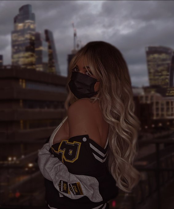 Spend your Sunday with me after the Superbowl 🏈  @Pornhub keeping the fit right for me 😘  🎦 https://t<a href="/tag/internationalwomenday"class="tags"><span>#internationalwomenday</span></a>