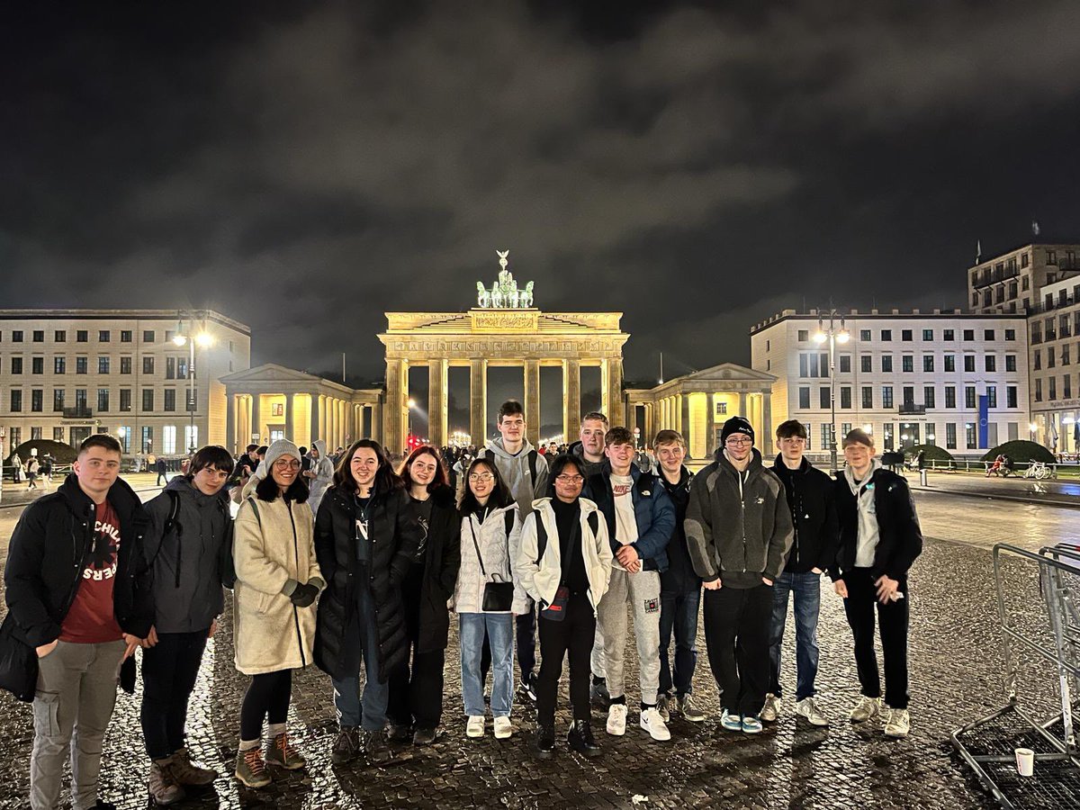 History@StPeters (@stpetershistory) on Twitter photo Ending a packed day with a team photo at the Brandenburg gate 🇩🇪<a href="/StPetersSch/">St Peter's Catholic School</a> Ending a packed day with a team photo at the Brandenburg gate 🇩🇪<a href="/StPetersSch/">St Peter's Catholic School</a>
