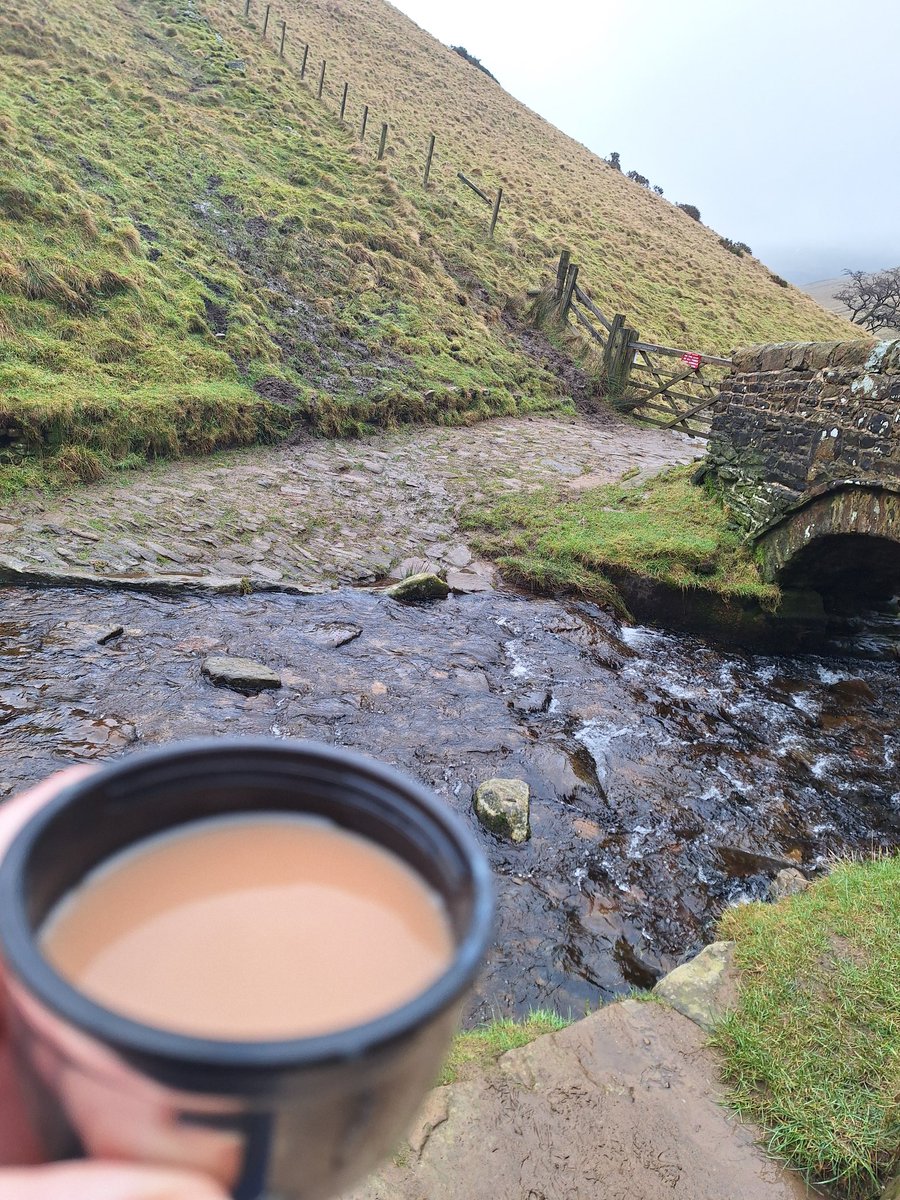ciaramc1986's tweet image. Brews and (limited) views this morning. #brewsandviews #SundayMorning #peakdistrict #jacobsladder #edale