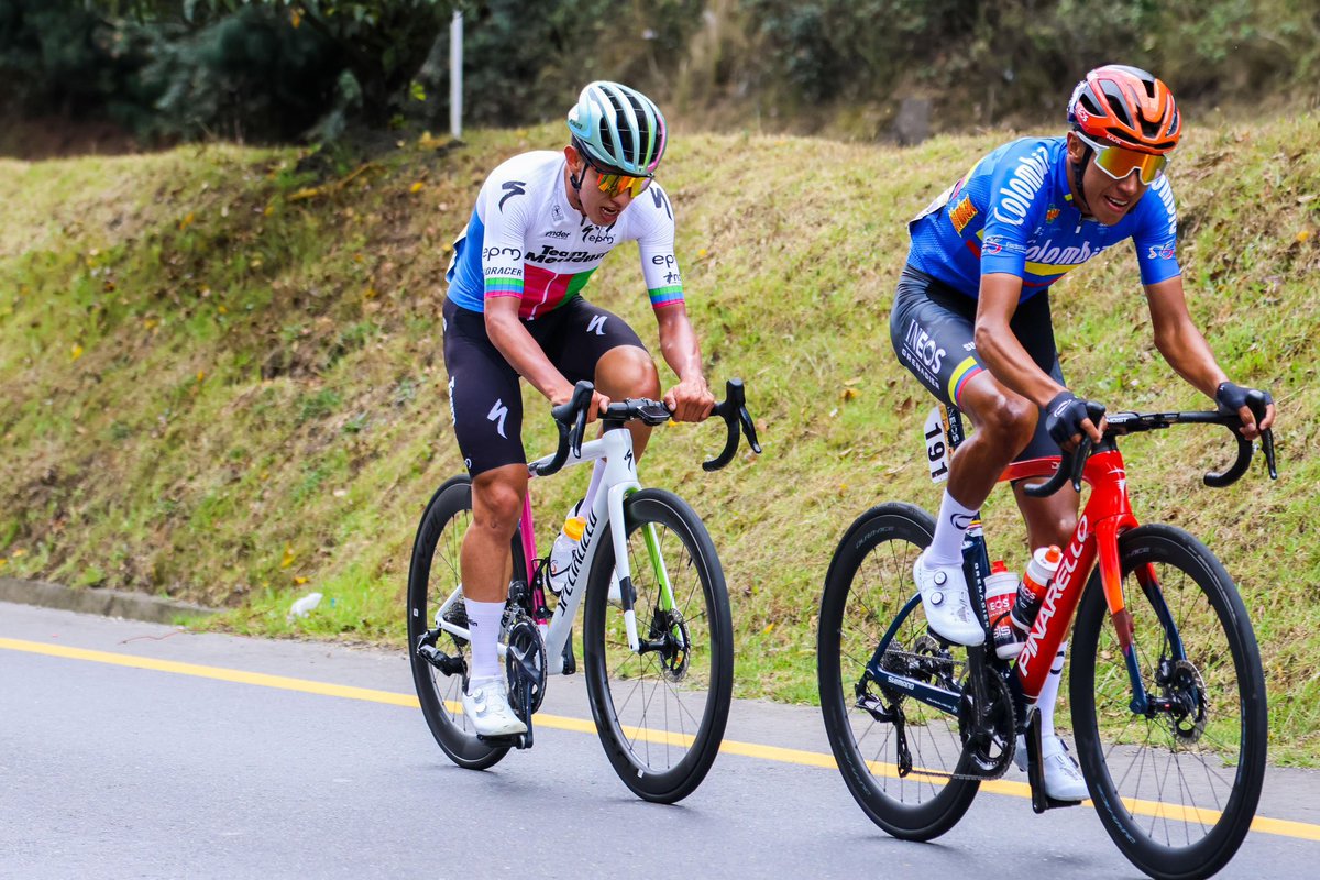 Situación de carrera - 68 KM a meta 

Fuga

Egan Bernal - Selección Colombia
Javier Jamaica - Team Medellín 

A 45” lote

Grupo Gaviria 2’55” 

#TourColombia2024