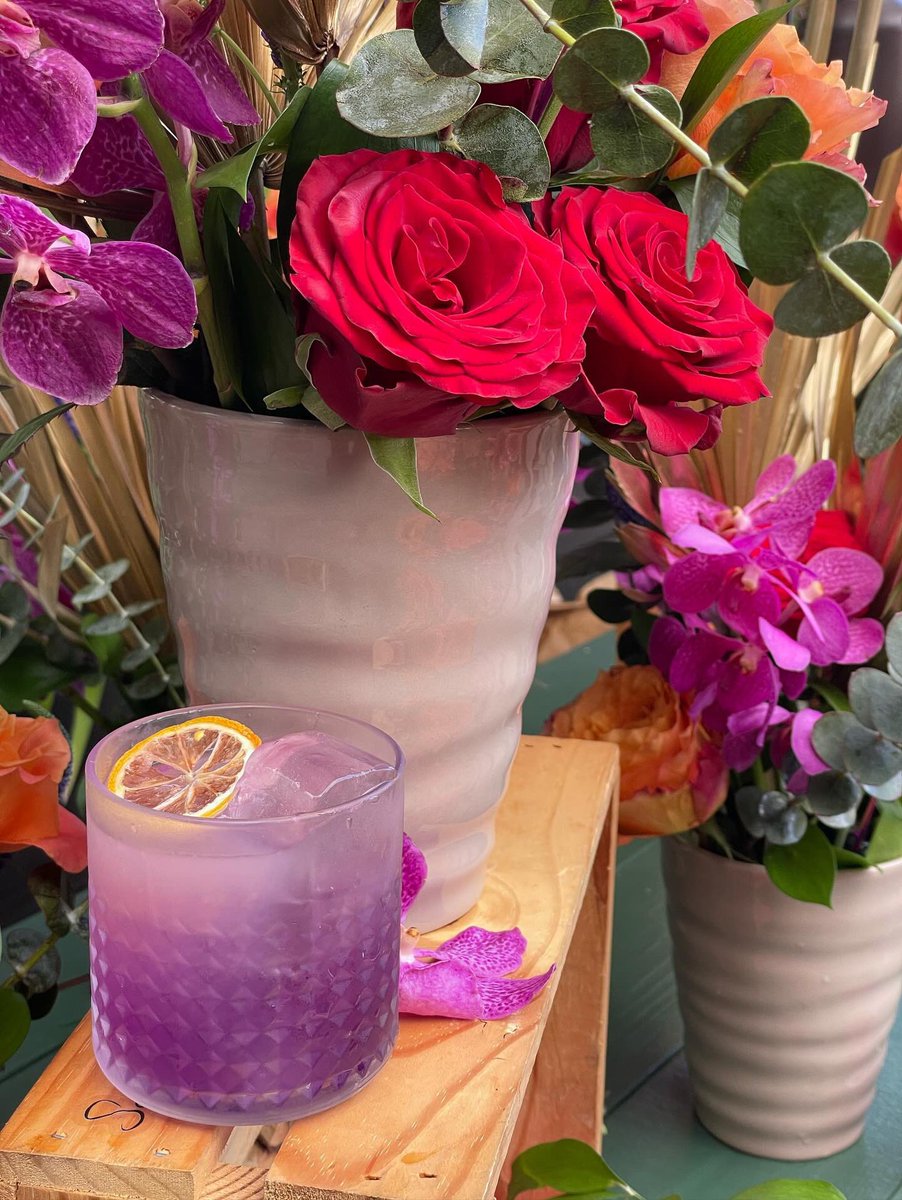 Sunday at Rosie’s:

VALENTINE’S DAY flowers available until 2pm, while supplies last 

NEW Cosmic Punch cocktail w/ butterfly pea flower &amp; citrus blend

SPECIAL ITEMS oxtail and mushroom hand pies from our Infatuation Miami Eeeeeatscon menu last weekend