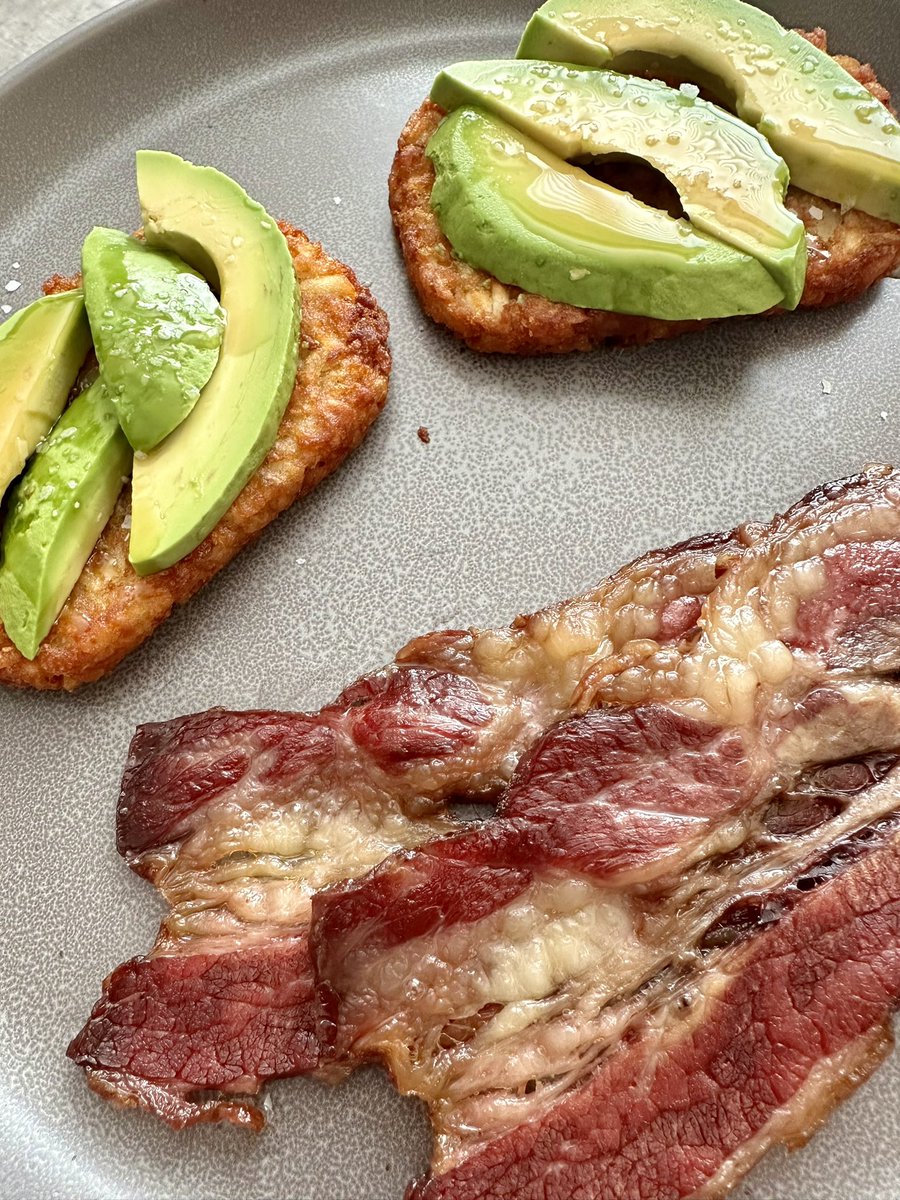 Beef #bacon for breakfast with #traderjoes hashbrowns topped with avocado and @mikeshothoney 

Let’s fuck #breakfast up.