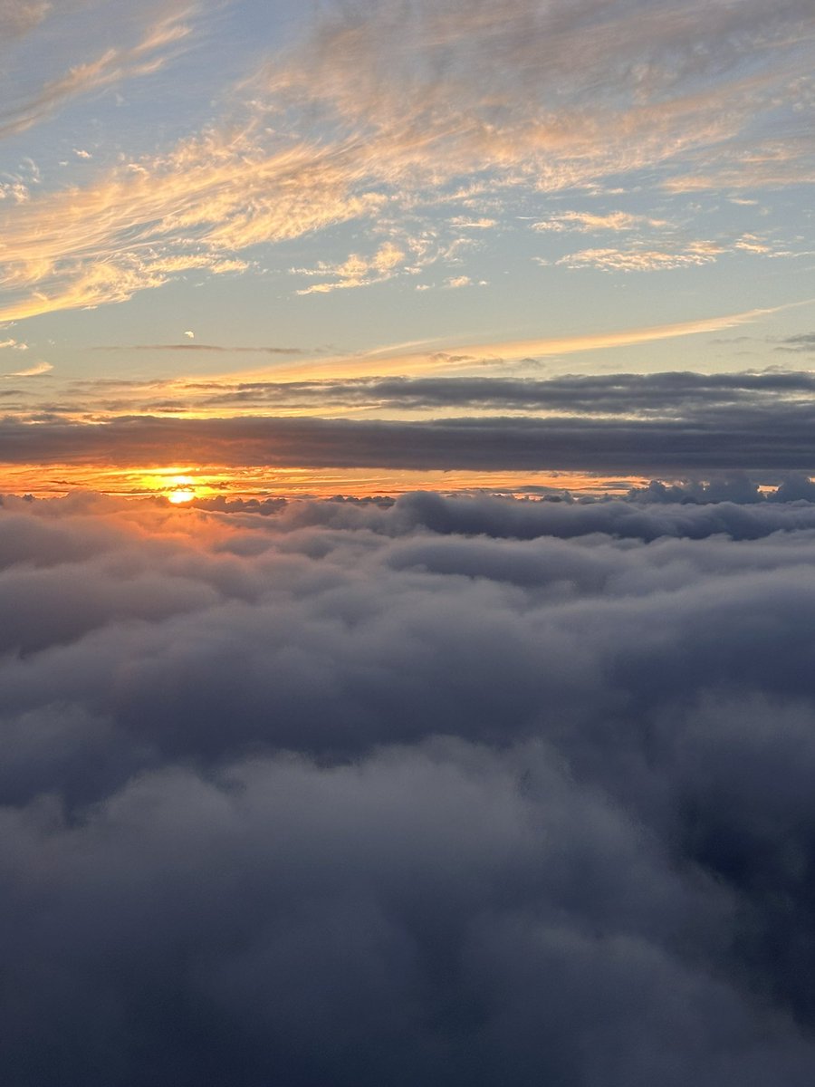 cindyneshe's tweet photo. @JetBlue LGA To SRQ above the clouds beautiful flight! https://t.co/WO2qifxcrG