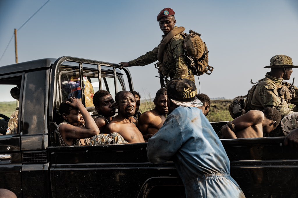 LTAImages's tweet photo. #Goma: Le 7 février 2024, L’armée congolaise capture des rebelles #M23 près de #Sake, provoquant des déplacements de population et des blessés. Le gouvernement congolais réaffirme son engagement pour la #paix tandis que le #Rwanda nie tout soutien au M23. #RDC #War #Congo
📸: LTA https://t.co/rxQqZhXsmt